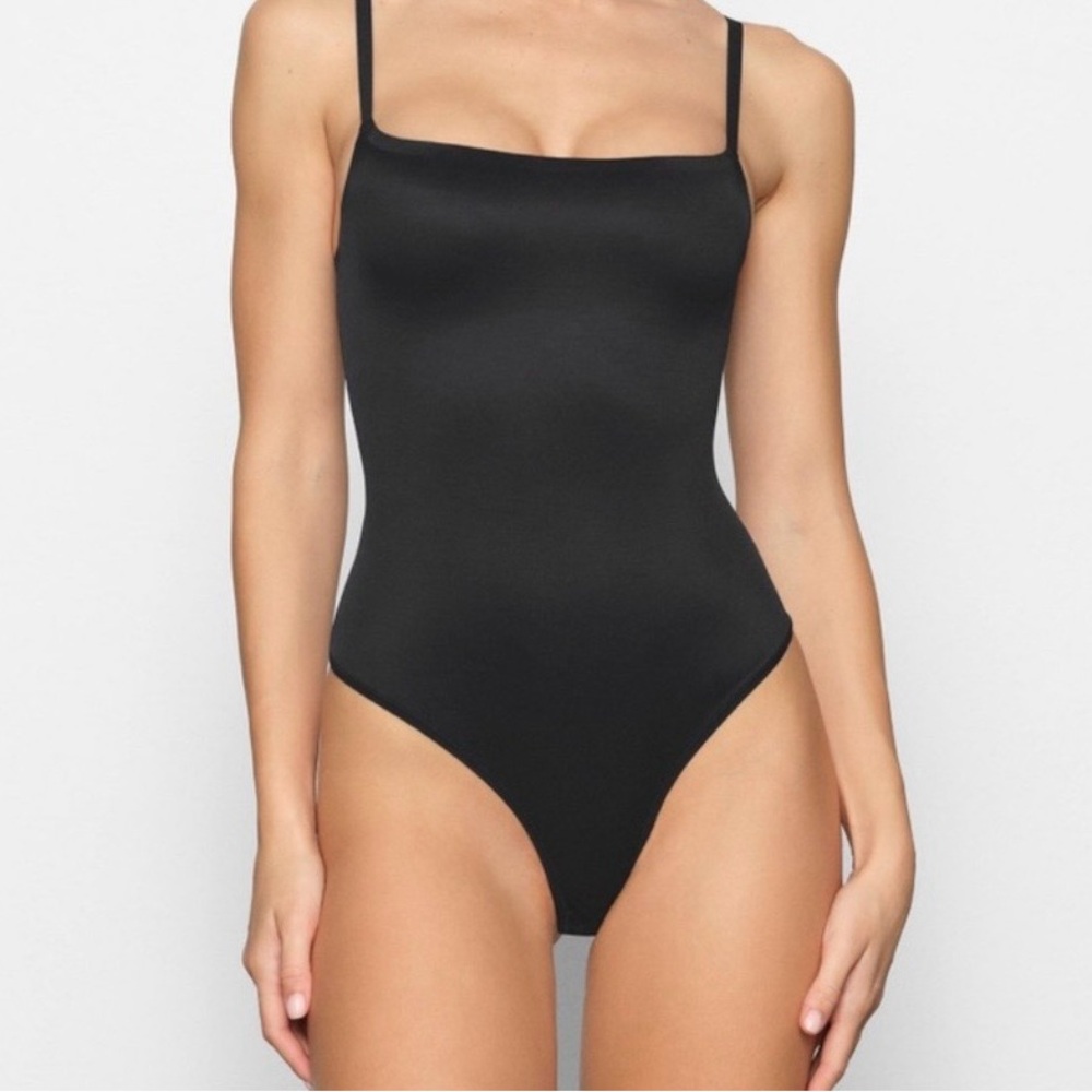 SKIMS Bare Scoop Bodysuit in Oynx